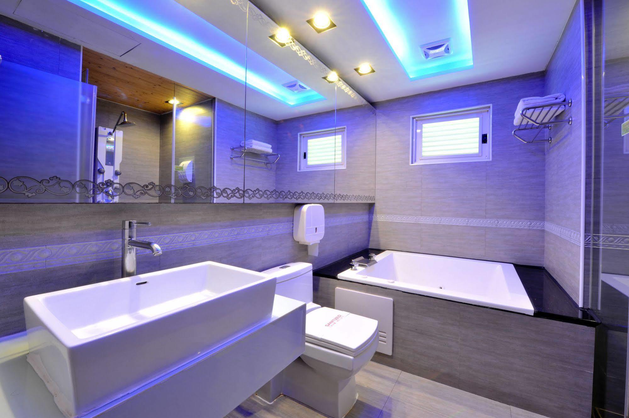 Zj Motel Hsinchu Exterior foto